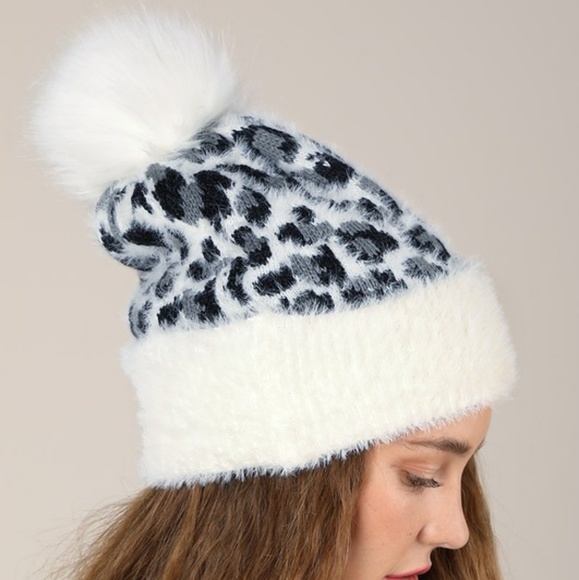 Eyelash animal print hat with pom pom - Picture 3 of 5